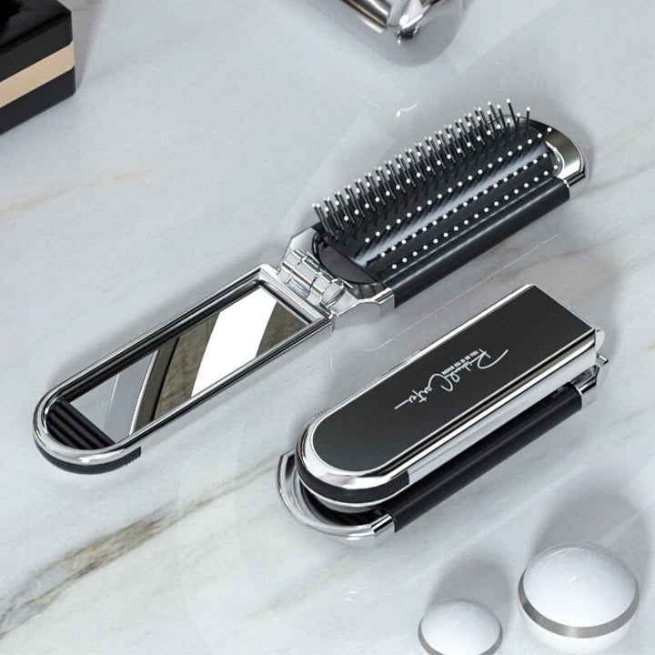 Compact hairbrush with integrated mirror | Stornfield