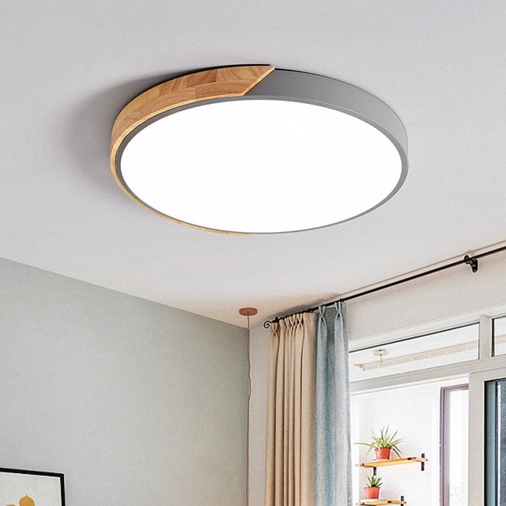 Minimalistic Round LED Ceiling Light with Wood Décor – Modern Design, Dimmable | Stornfield