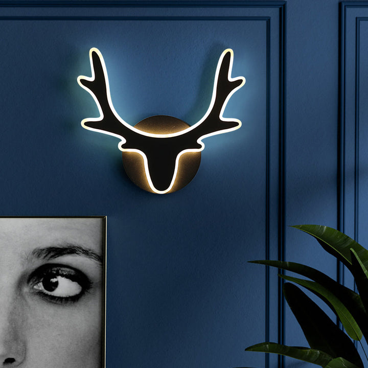 Wall lamp in Scandinavian style with deer antler decoration, modern LED lighting | Stornfield
