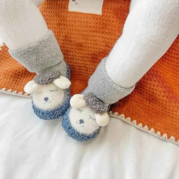 Cozy baby shoes made of cotton | Plush warmth for little feet | Stornfield