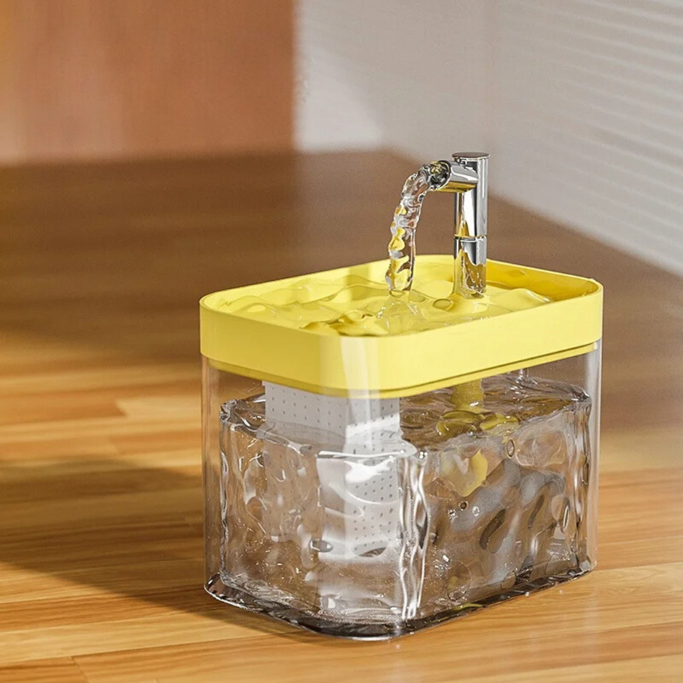 Automatic water fountain for pets | Clean, continuous water for your furry friend | Stornfield