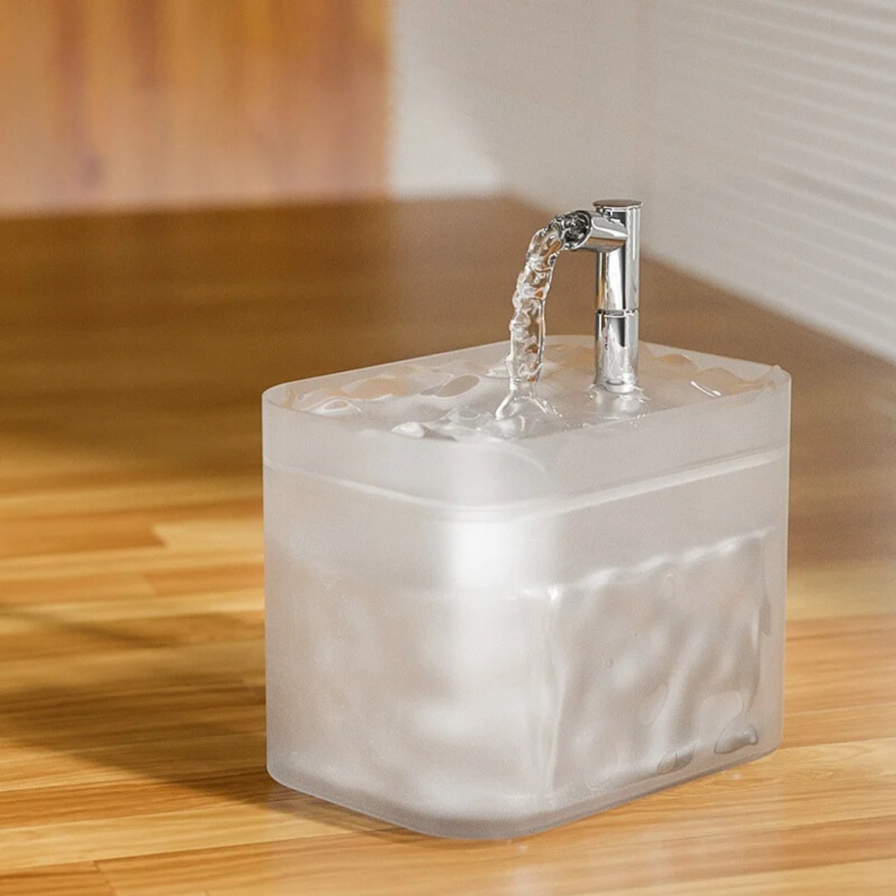 Automatic water fountain for pets | Clean, continuous water for your furry friend | Stornfield