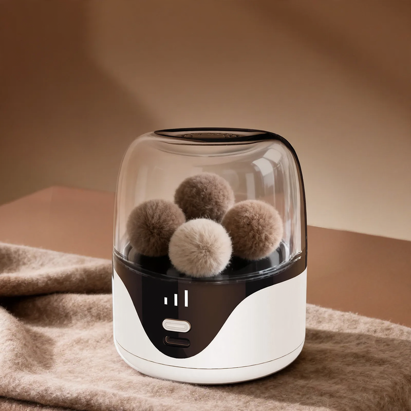 Portable lint remover with charging
