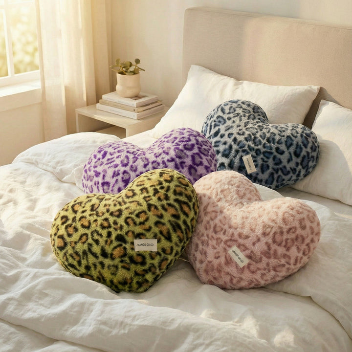 Cuddle pillow with leopard pattern, 40×35 cm