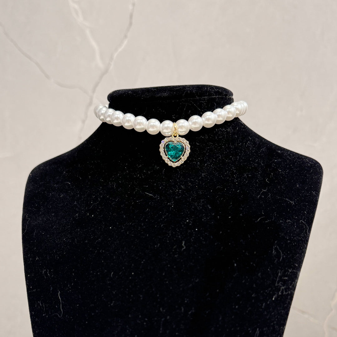 Cat collar with pearls and heart pendant