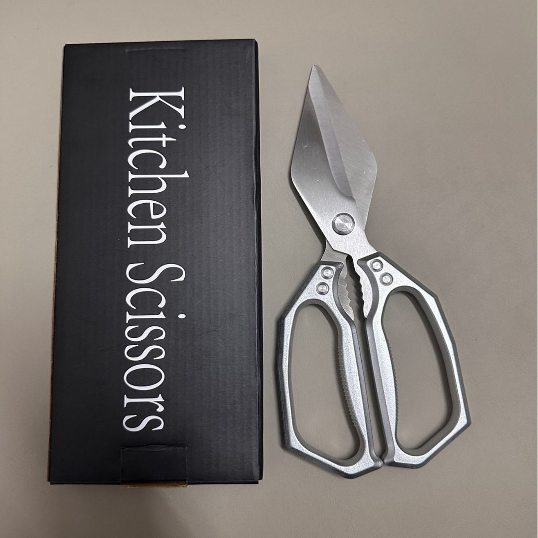 Kitchen scissors made of stainless steel