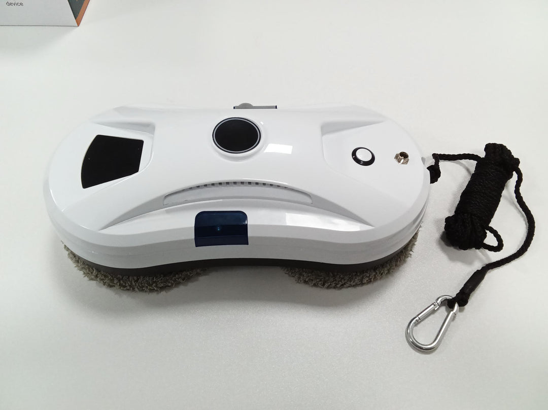 Window cleaning robot with spray function