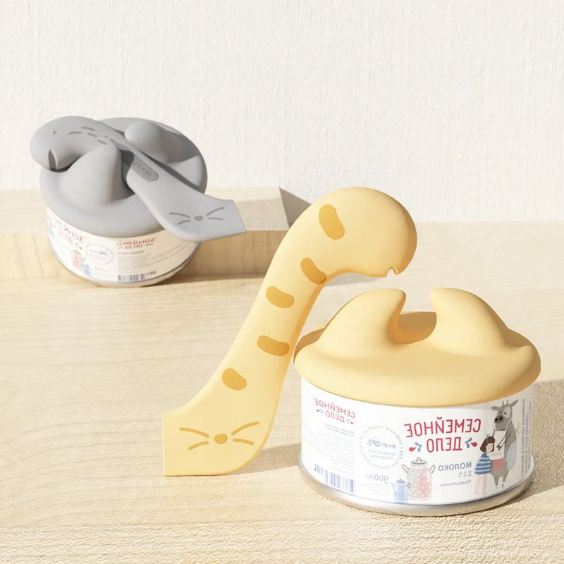 Silicone lid and spoon for cat food cans
