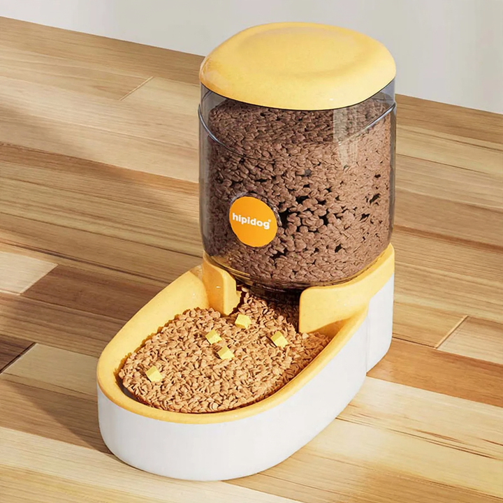 Automatic water and food bowl for cats and dogs