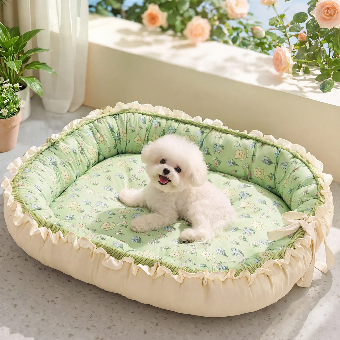 Breathable pet mat with border