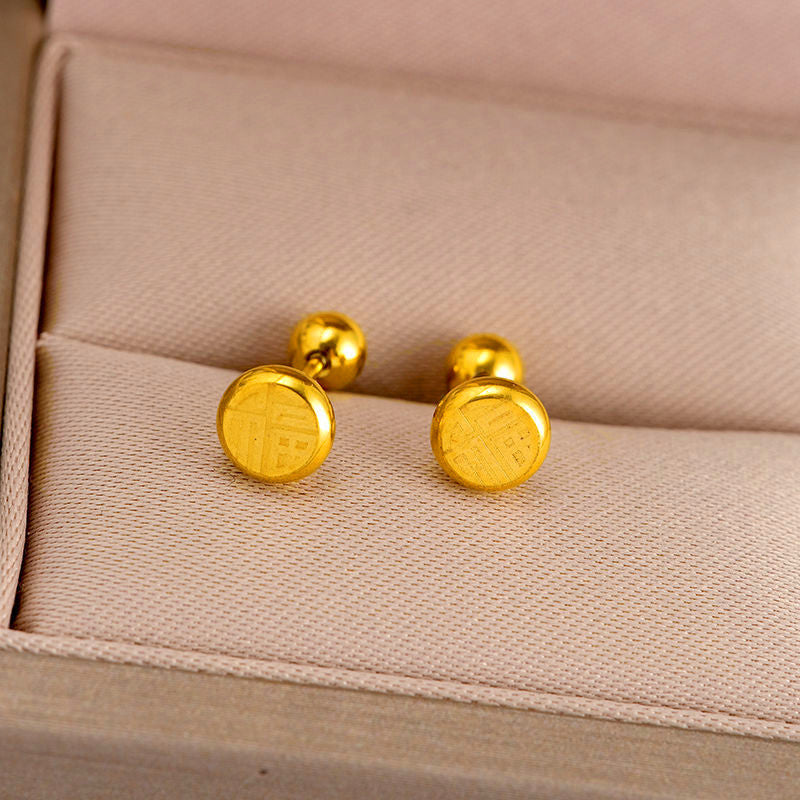 Heart-shaped stud earrings made of zinc titanium