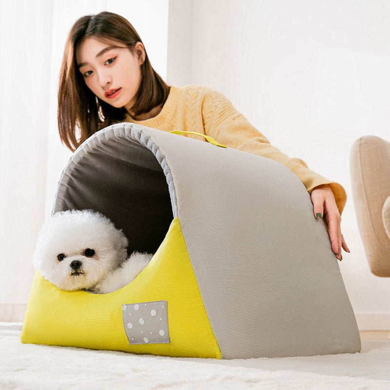 Closed pet bed with heat feeding