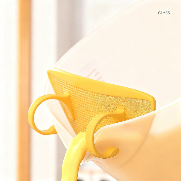 Plastic kitchen sieve with filter insert