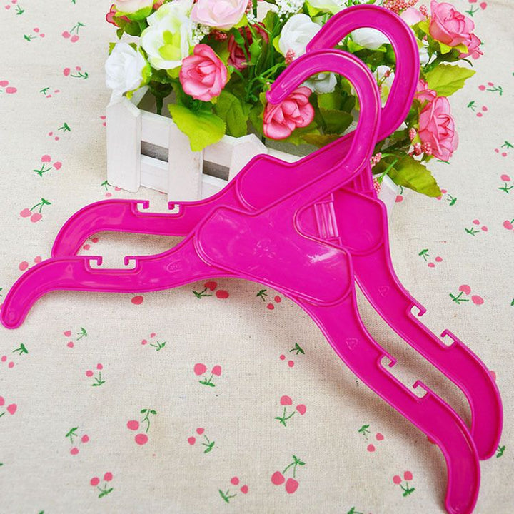 Plastic hanger for pet clothing