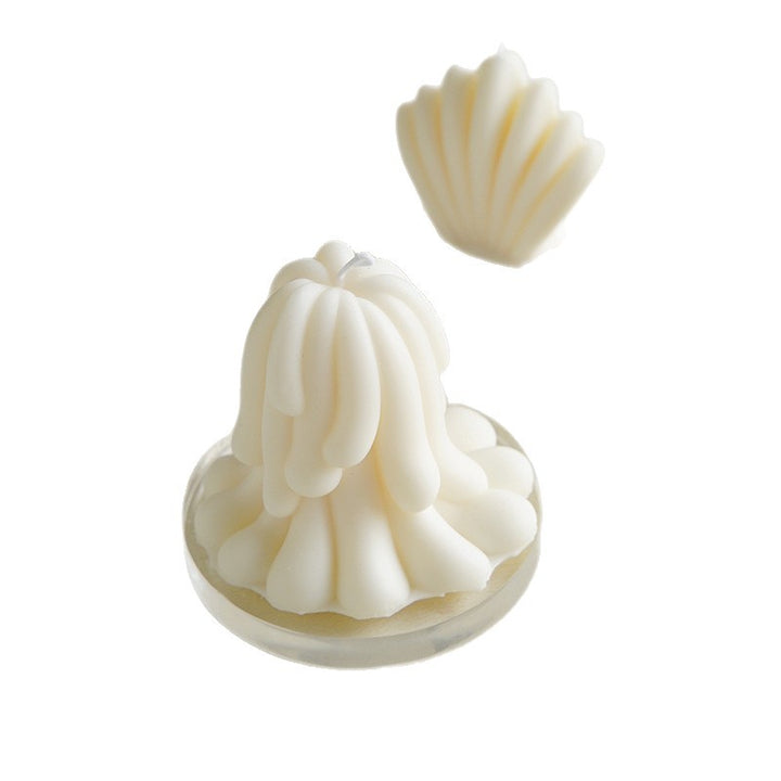 Nordic scented candle, shell shape, handcrafted