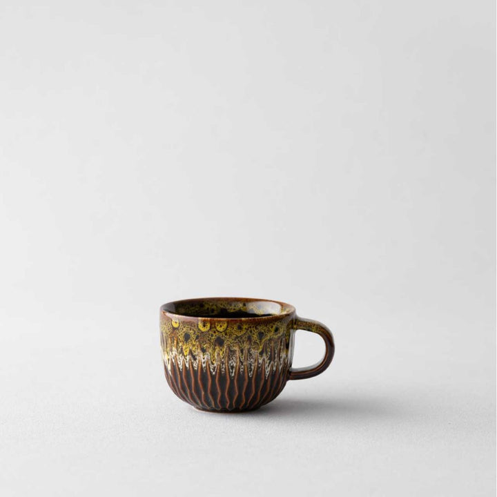 Ceramic coffee mug with oven glaze