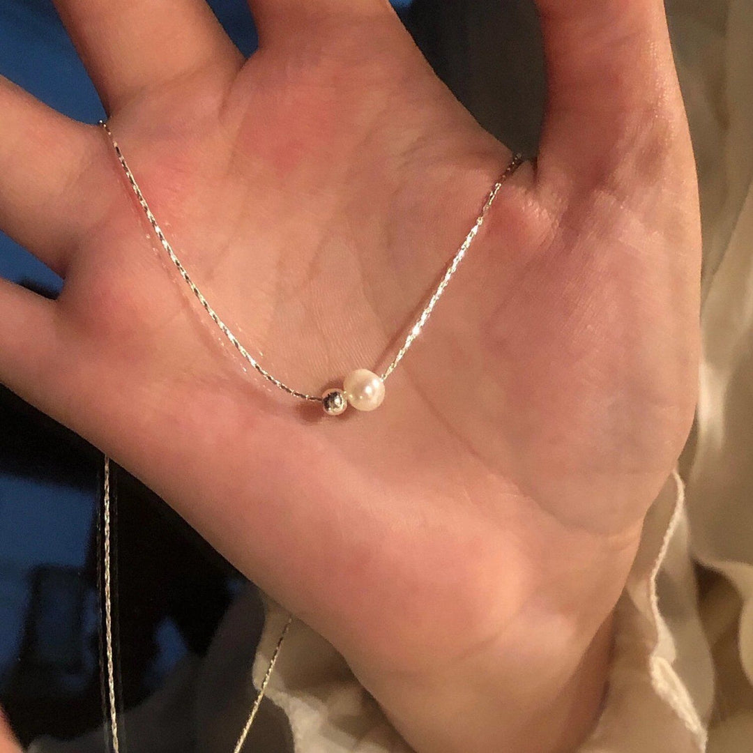 Pearl necklace with acrylic pendant