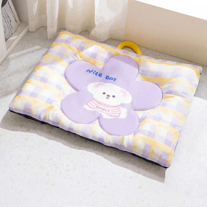 Breathable pet mat with border