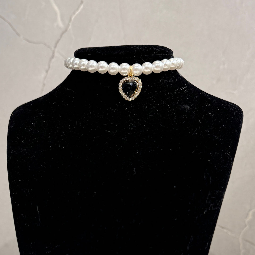 Cat collar with pearls and heart pendant