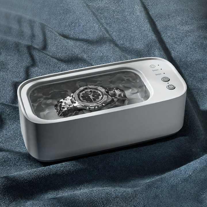 Ultrasonic cleaning device for glasses and jewelry