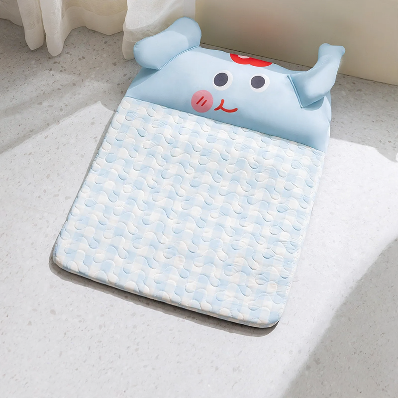 Breathable pet mat with border