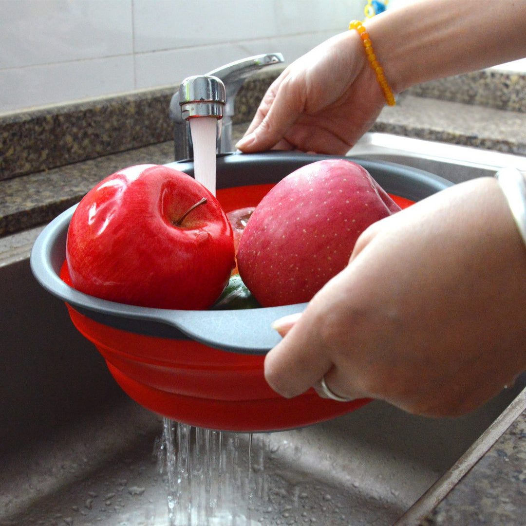 Folding vegetable bowl with strainer