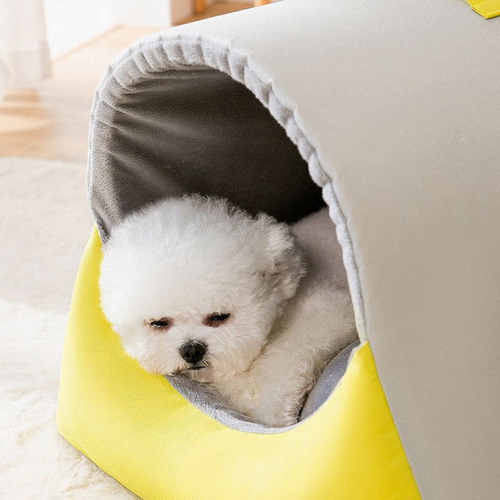 Closed pet bed with heat feeding