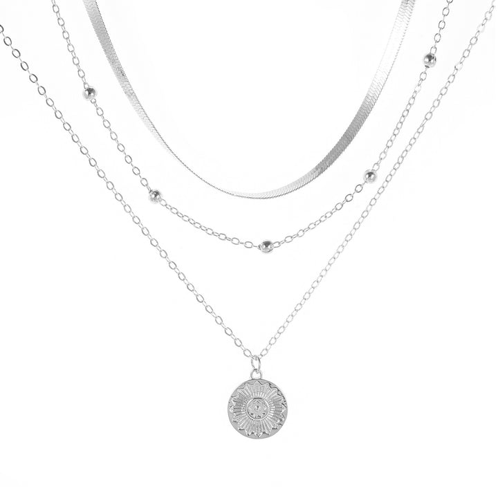 Pearl necklace with acrylic pendant