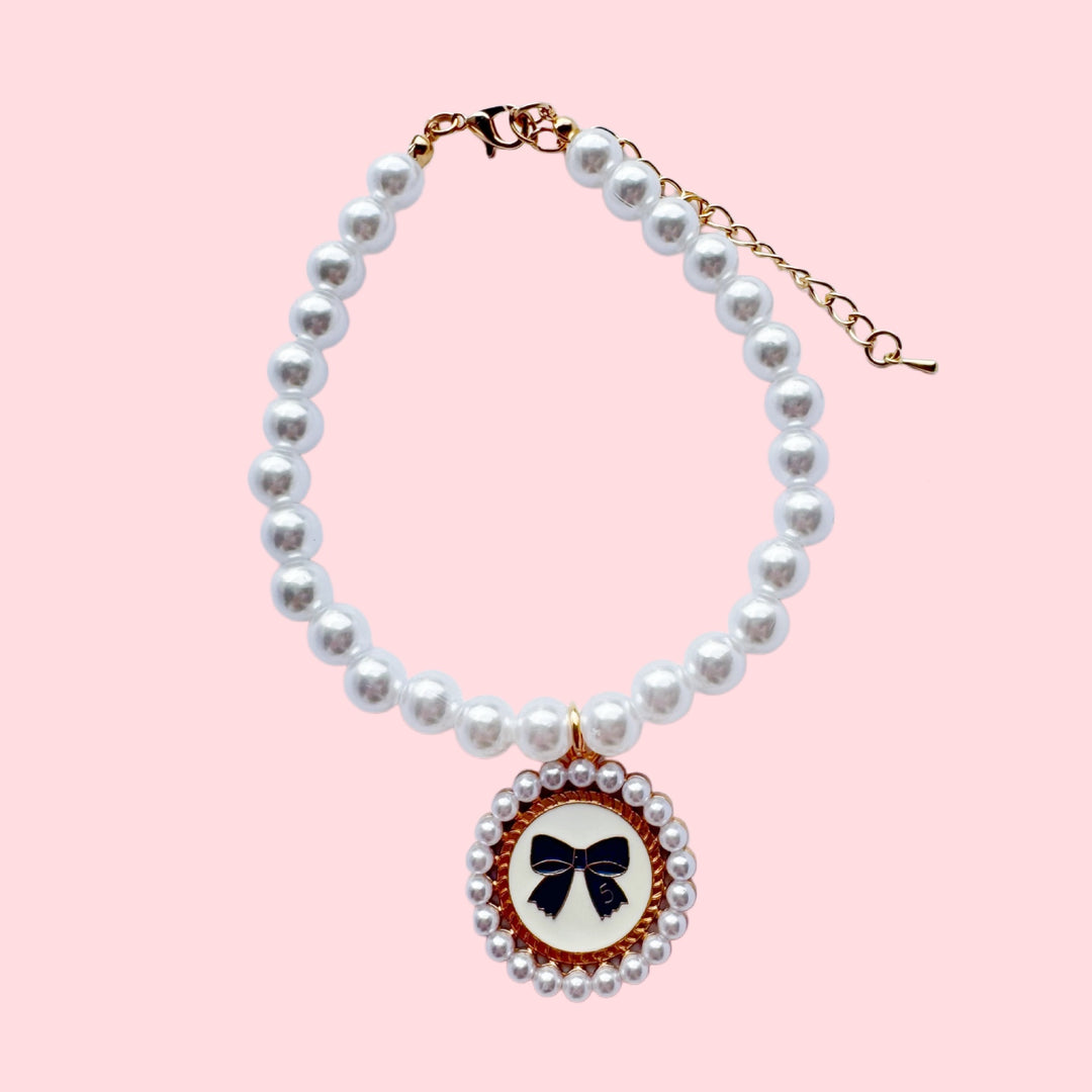 Metal collar with pearls and geometric design