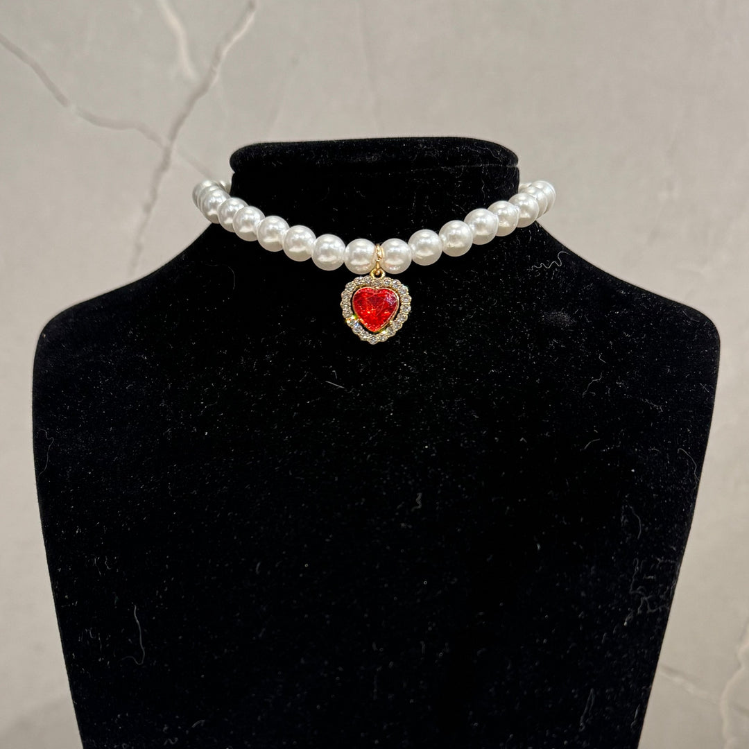Cat collar with pearls and heart pendant
