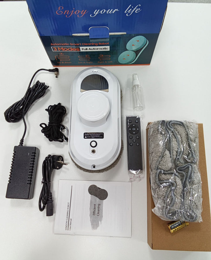Window cleaning robot with spray function