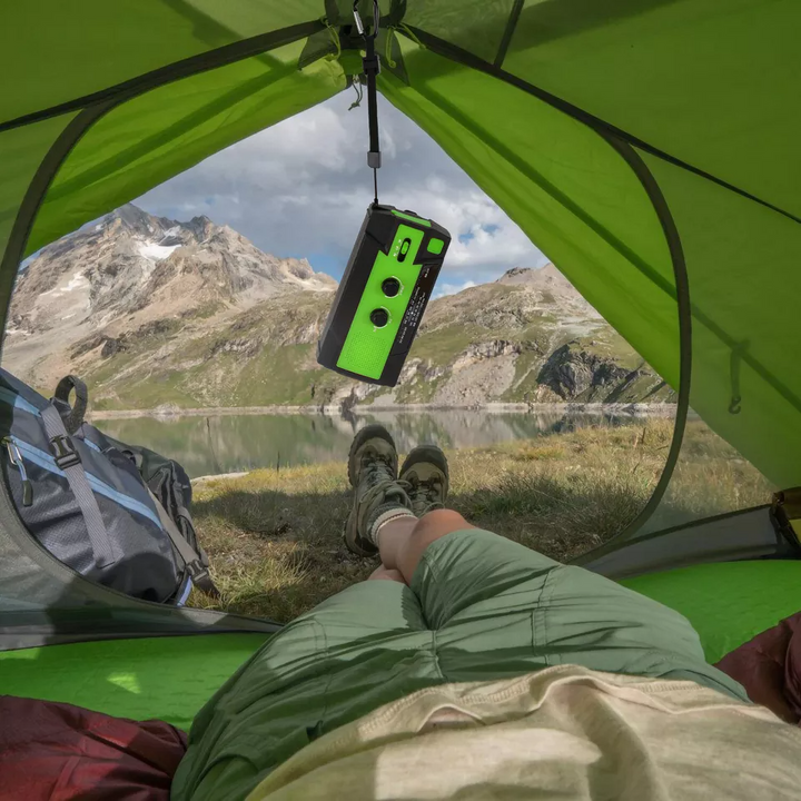 Multifunctional solar-powered radio | Stornfield
