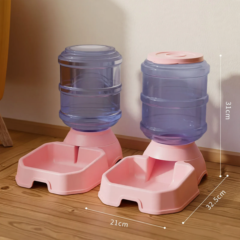 Pet feeding set with drinking bowl and food bowl