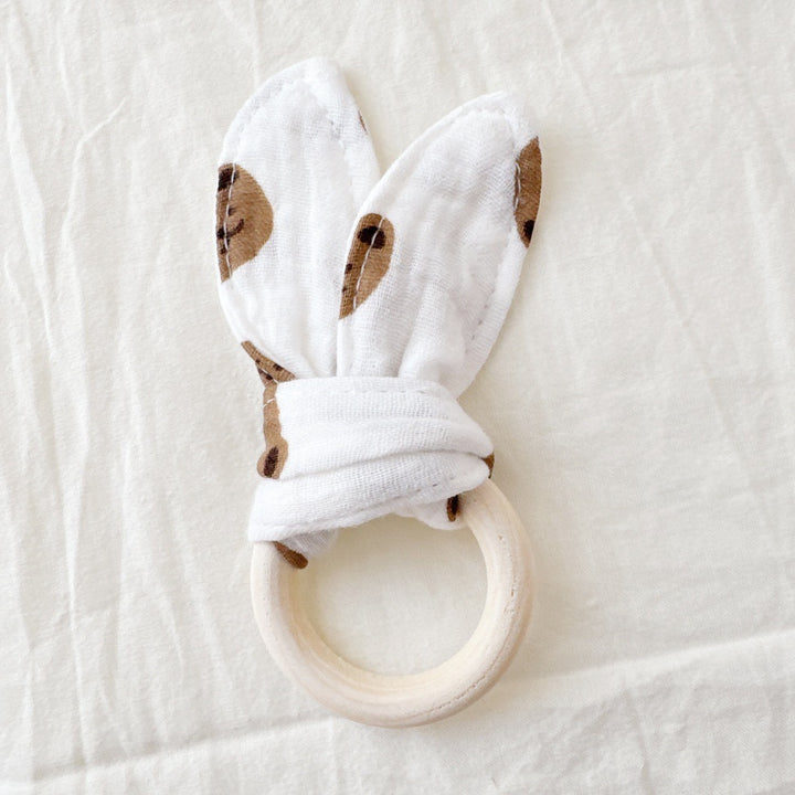 Wooden teething ring and cotton fabric