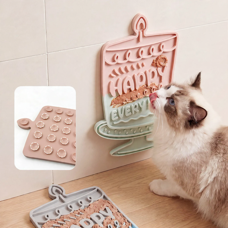 Silicone licking and feeding mat for cats and dogs