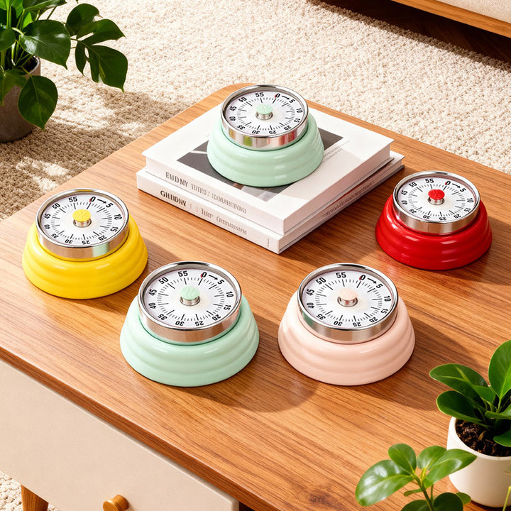 Mechanical kitchen timer with magnet
