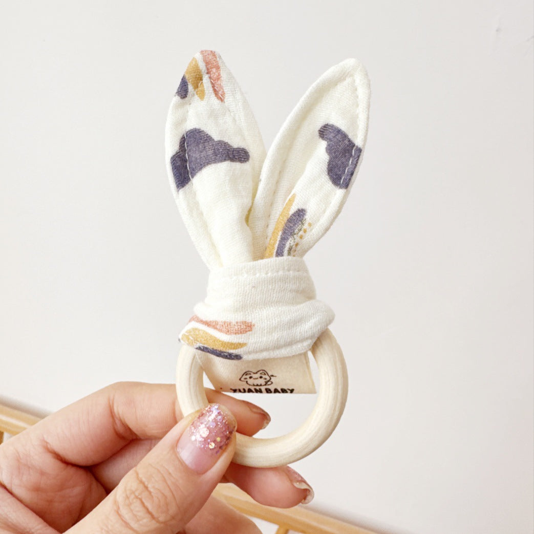 Wooden teething ring and cotton fabric