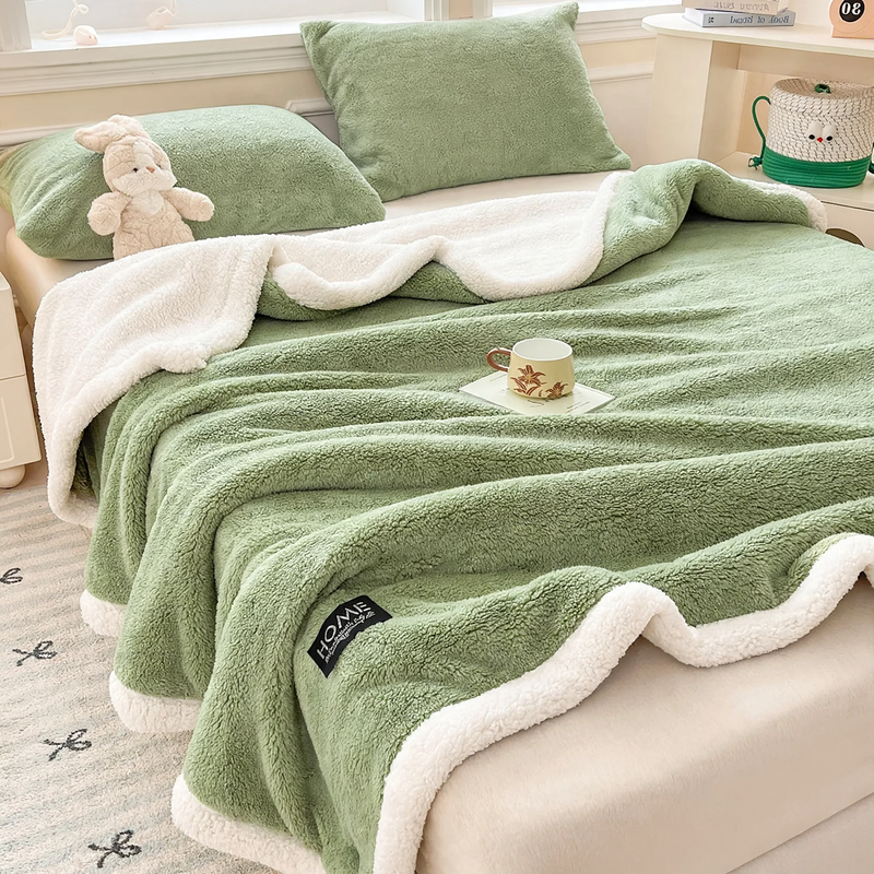 Double-layered wool blanket made of lambskin fleece