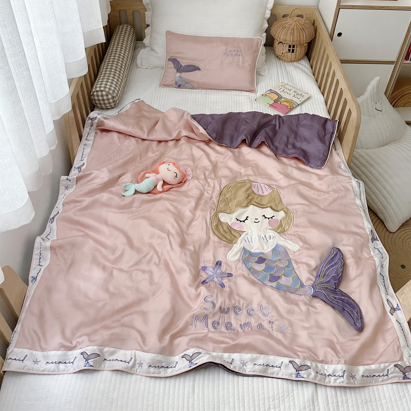 Summer blanket made of lyocell with silk filling