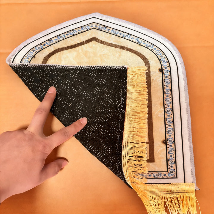 Prayer mat with geometric pattern