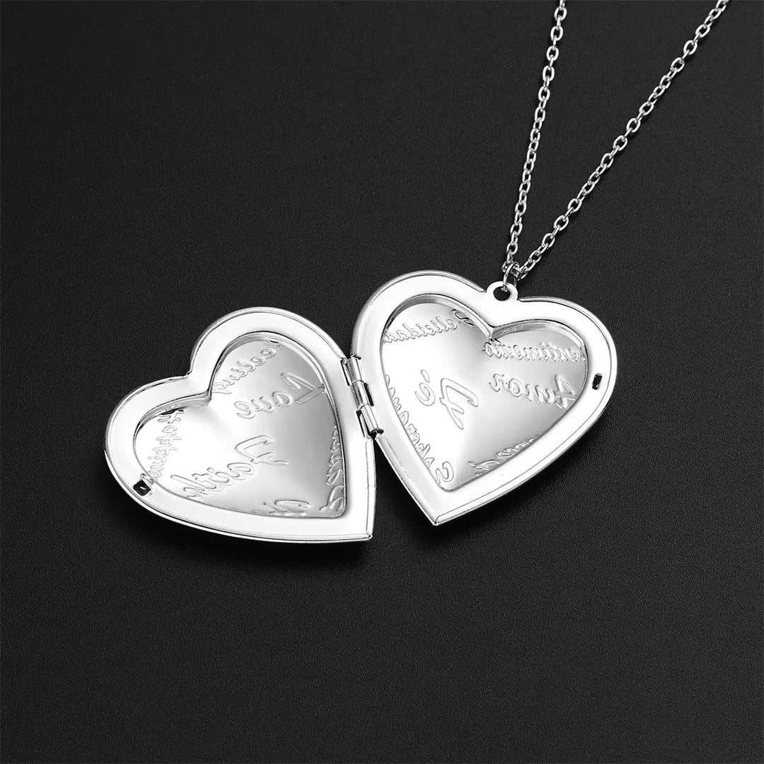 Heart necklace with opening function