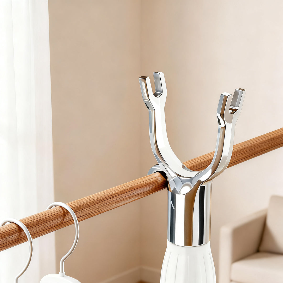 Telescopic clothes rail made of stainless steel