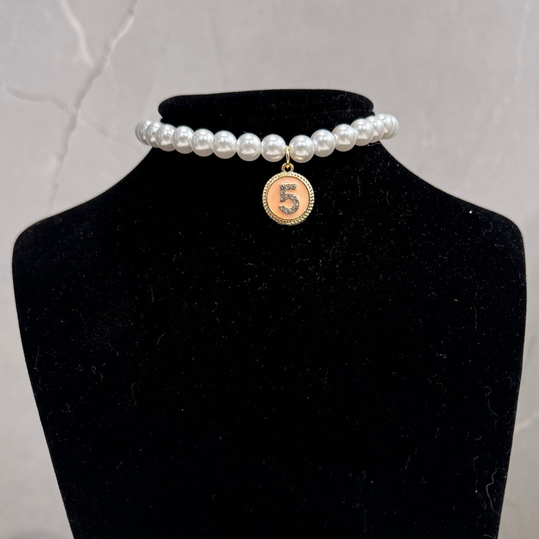 Metal collar with pearls and geometric design