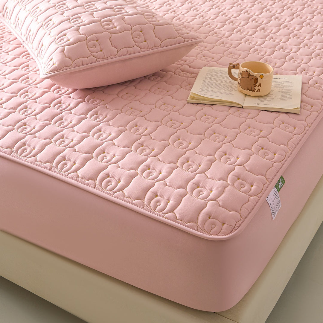 Waterproof mattress pad with bear pattern