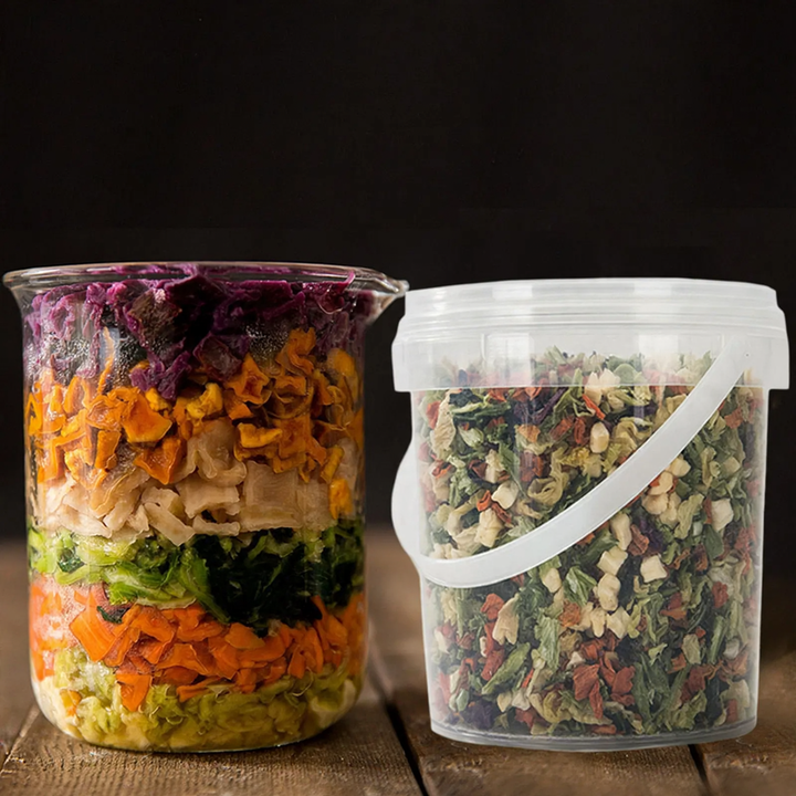 Freeze-dried meat pieces for cats and dogs