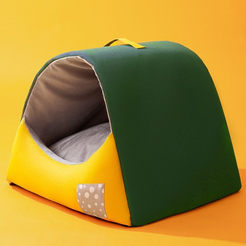 Closed pet bed with heat feeding