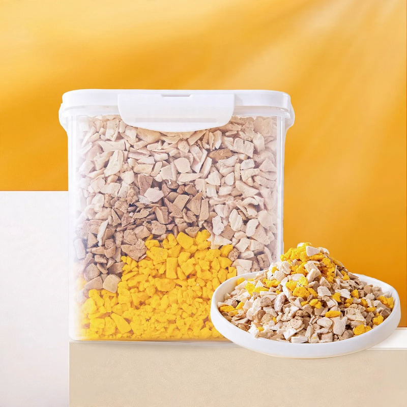 Freeze-dried meat pieces for cats and dogs