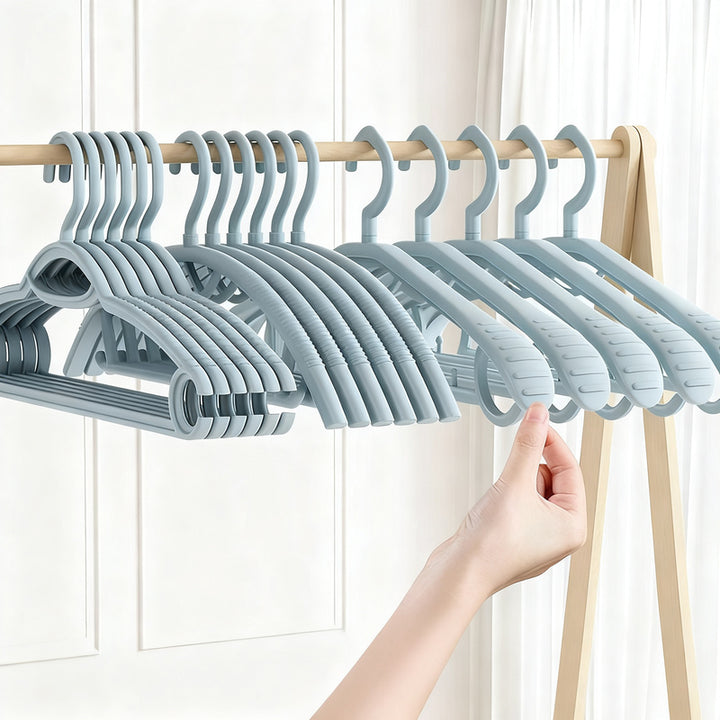 Plastic hanger, non-slip, scratch-free