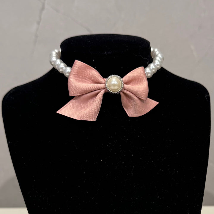 Pet collar with pearl bow