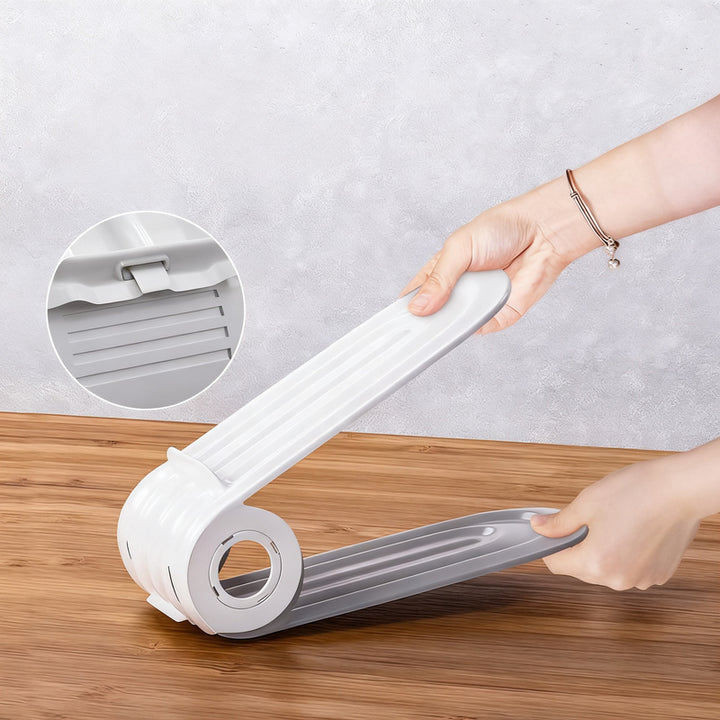 Adjustable shoe rack made of plastic